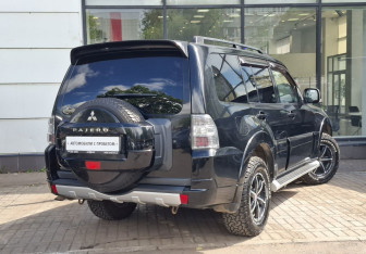 Подержанный автомобиль Mitsubishi Pajero 2011 года (5 фото)