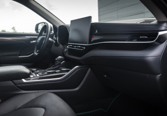 Подержанный автомобиль Toyota Highlander 2025 года (15 фото)
