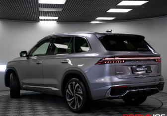 Подержанный автомобиль Geely Monjaro 2023 года (29 фото)