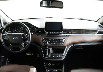 Подержанный автомобиль Hyundai Grand Starex 2019 года (12 фото)