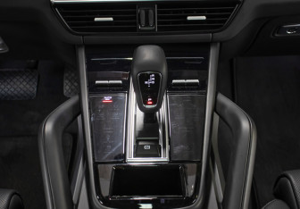 Подержанный автомобиль Porsche Cayenne 2021 года (16 фото)