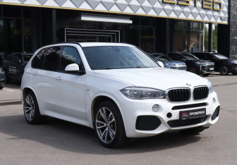 Подержанный автомобиль BMW X5 2015 года (3 фото)