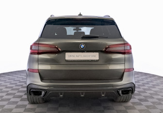 Подержанный автомобиль BMW X5 2021 года (6 фото)