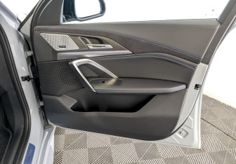 Подержанный автомобиль BMW X2 2024 года (27 фото)