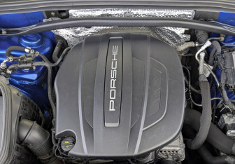 Подержанный автомобиль Porsche Macan 2021 года (9 фото)