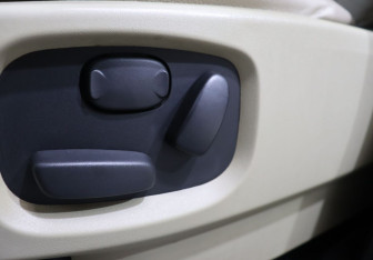 Подержанный автомобиль Land Rover Discovery 2014 года (12 фото)