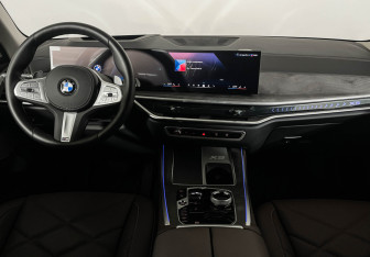 Подержанный автомобиль BMW X5 2025 года (12 фото)