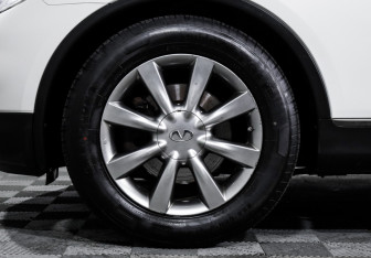 Подержанный автомобиль Infiniti EX 2012 года (15 фото)