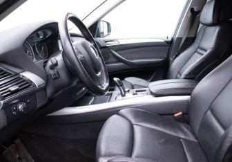 Подержанный автомобиль BMW X5 2011 года (10 фото)