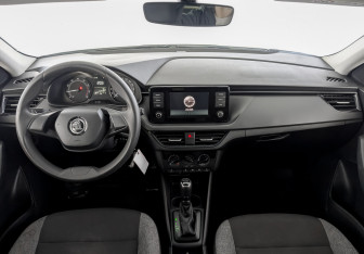 Подержанный автомобиль Skoda Rapid Liftback 2021 года (14 фото)