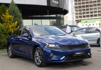 Подержанный автомобиль Kia K5 2021 года (2 фото)