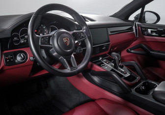 Подержанный автомобиль Porsche Cayenne 2019 года (14 фото)