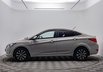 Подержанный автомобиль Hyundai Solaris Sedan 2015 года (8 фото)