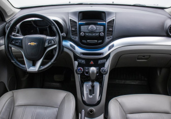 Подержанный автомобиль Chevrolet Orlando 2012 года (14 фото)