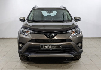 Подержанный автомобиль Toyota RAV4 2016 года (2 фото)