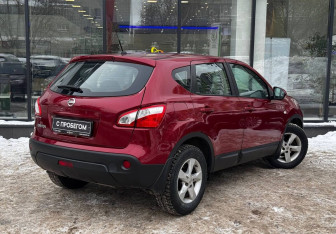 Подержанный автомобиль Nissan Qashqai 2012 года (8 фото)