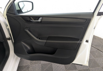 Подержанный автомобиль Skoda Rapid Liftback 2019 года (24 фото)