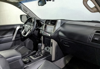 Подержанный автомобиль Toyota Land Cruiser Prado 2013 года (12 фото)