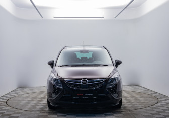 Подержанный автомобиль Opel Zafira Compactvan 2013 года (2 фото)