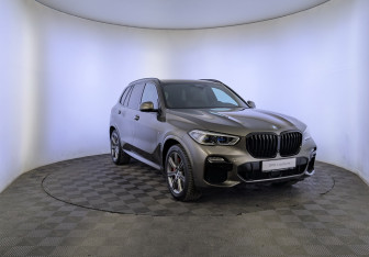 Подержанный автомобиль BMW X5 2021 года (3 фото)