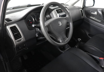 Подержанный автомобиль Suzuki Liana Wagon 2007 года (5 фото)