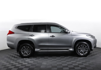 Подержанный автомобиль Mitsubishi Pajero Sport 2016 года (4 фото)