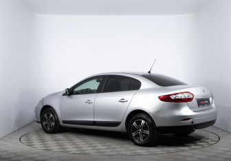 Подержанный автомобиль Renault Fluence 2011 года (7 фото)