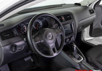 Подержанный автомобиль Volkswagen Jetta Sedan 2014 года (10 фото)