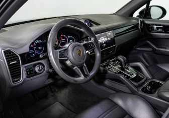 Подержанный автомобиль Porsche Cayenne 2020 года (10 фото)