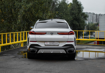 Подержанный автомобиль BMW X6 2021 года (5 фото)