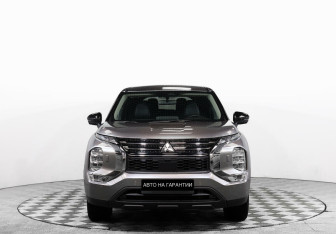 Подержанный автомобиль Mitsubishi Outlander 2021 года (2 фото)