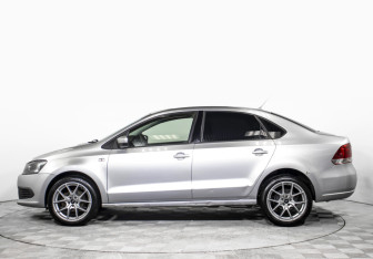 Подержанный автомобиль Volkswagen Polo Sedan 2011 года (8 фото)