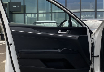 Подержанный автомобиль Kia K5 2020 года (20 фото)