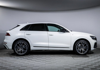 Подержанный автомобиль Audi Q8 2018 года (4 фото)