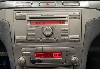 Подержанный автомобиль Ford S-MAX 2006 года (13 фото)