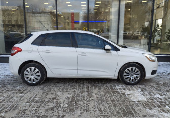 Подержанный автомобиль Citroen C4 Hatchback 2012 года (4 фото)