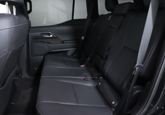 Подержанный автомобиль Lexus GX 2024 года (10 фото)