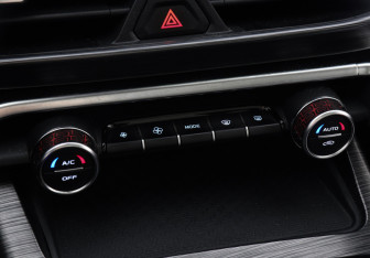 Подержанный автомобиль Geely Tugella 2022 года (15 фото)