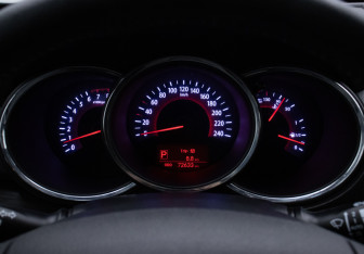 Подержанный автомобиль Kia Sorento 2011 года (13 фото)