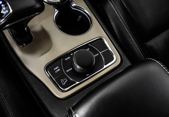 Подержанный автомобиль Jeep Grand Cherokee 2013 года (20 фото)