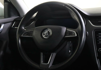 Подержанный автомобиль Skoda Octavia Liftback 2019 года (13 фото)