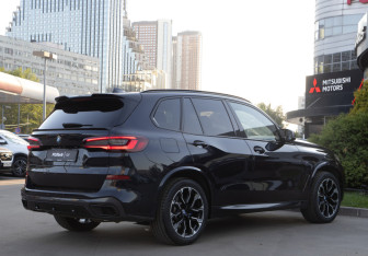 Подержанный автомобиль BMW X5 2021 года (4 фото)
