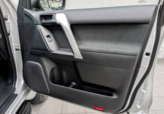 Подержанный автомобиль Toyota Land Cruiser Prado 2019 года (24 фото)