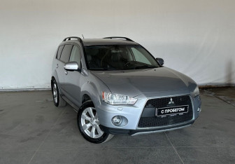 Подержанный автомобиль Mitsubishi Outlander 2012 года (3 фото)