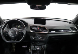 Подержанный автомобиль Audi Q3 2017 года (13 фото)