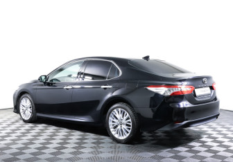 Подержанный автомобиль Toyota Camry Sedan 2019 года (7 фото)