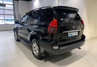 Подержанный автомобиль Toyota Land Cruiser Prado 2008 года (6 фото)