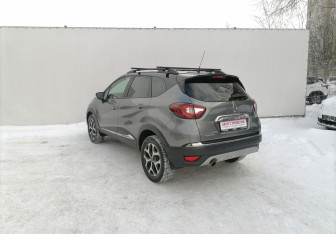 Подержанный автомобиль Renault Kaptur 2017 года (7 фото)