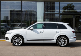 Подержанный автомобиль Audi Q7 2019 года (8 фото)
