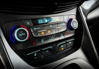 Подержанный автомобиль Ford Kuga 2017 года (25 фото)